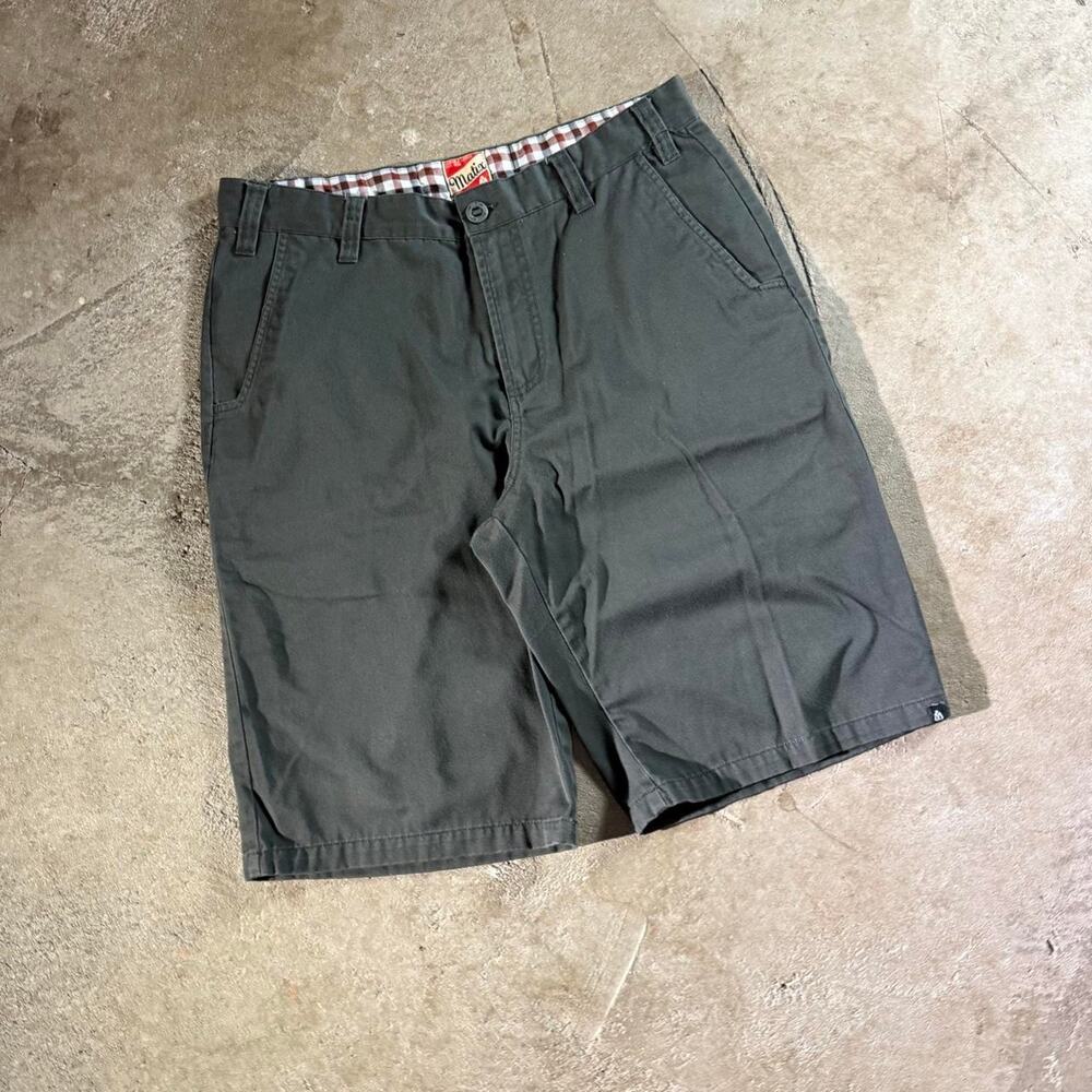 Matix Shorts - Picture 3 of 8